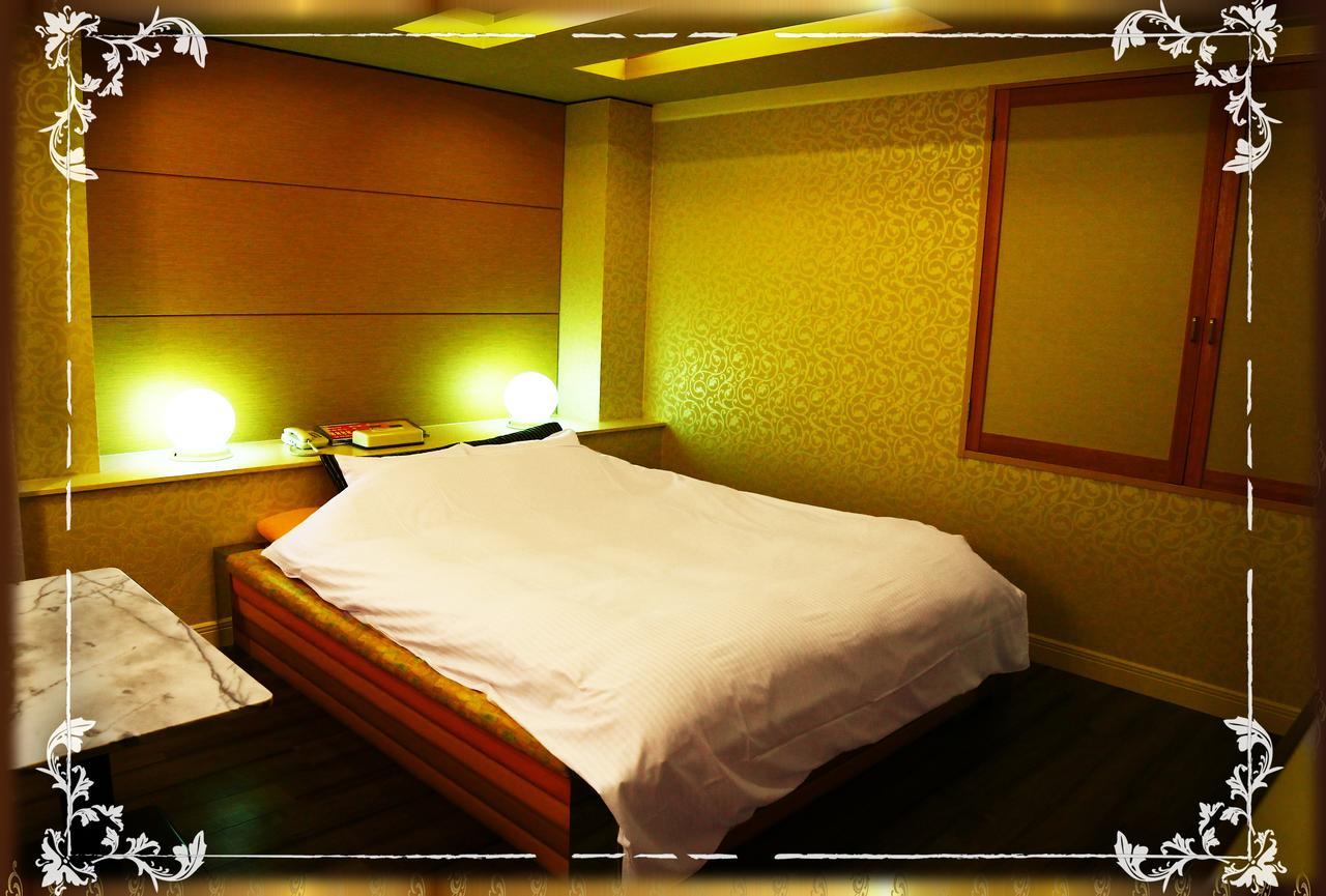 Kyoto Hotel Crown (Adults Only) Exterior foto